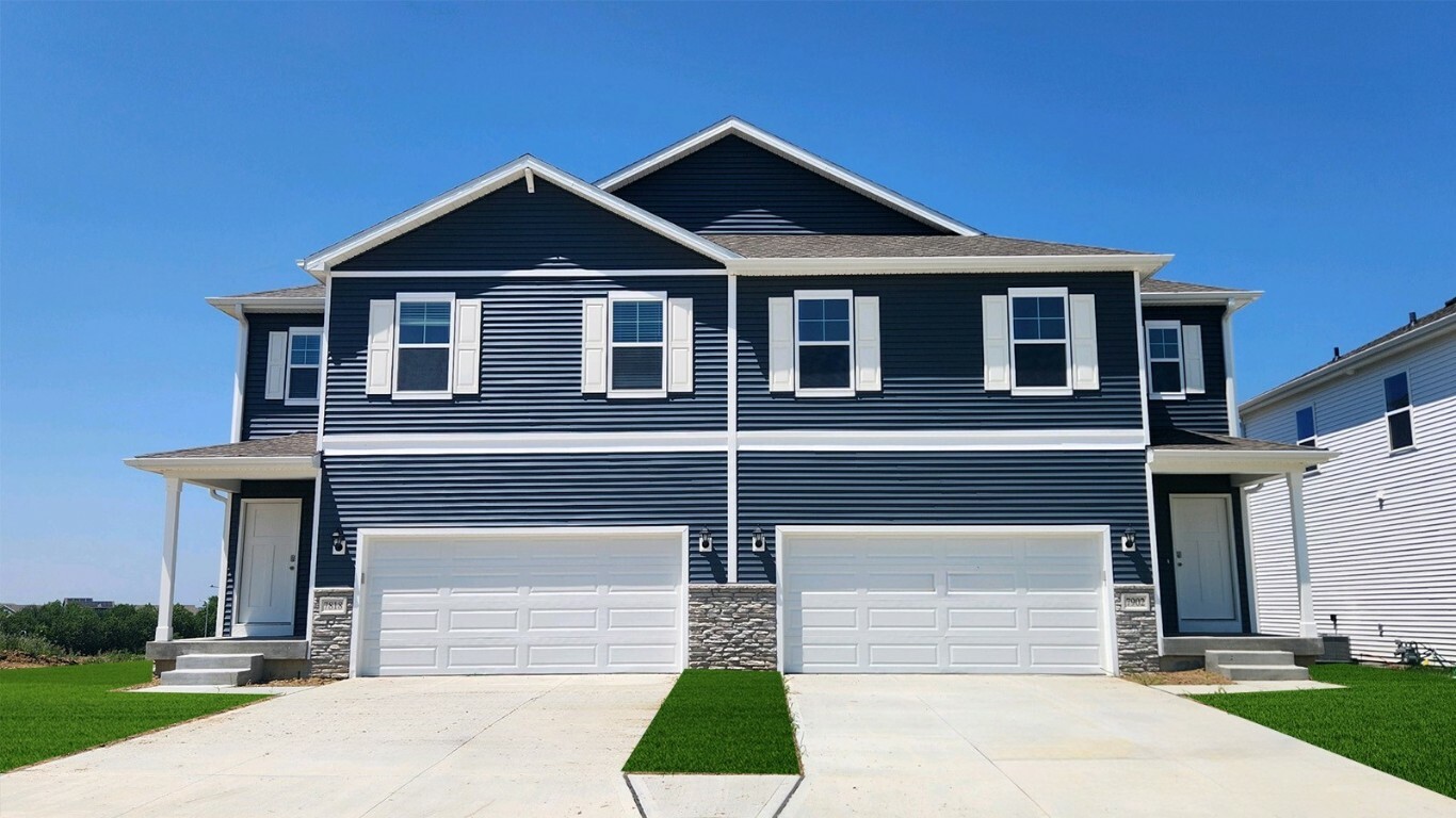 Property Photo: 719 Thomas Street IA 52340
