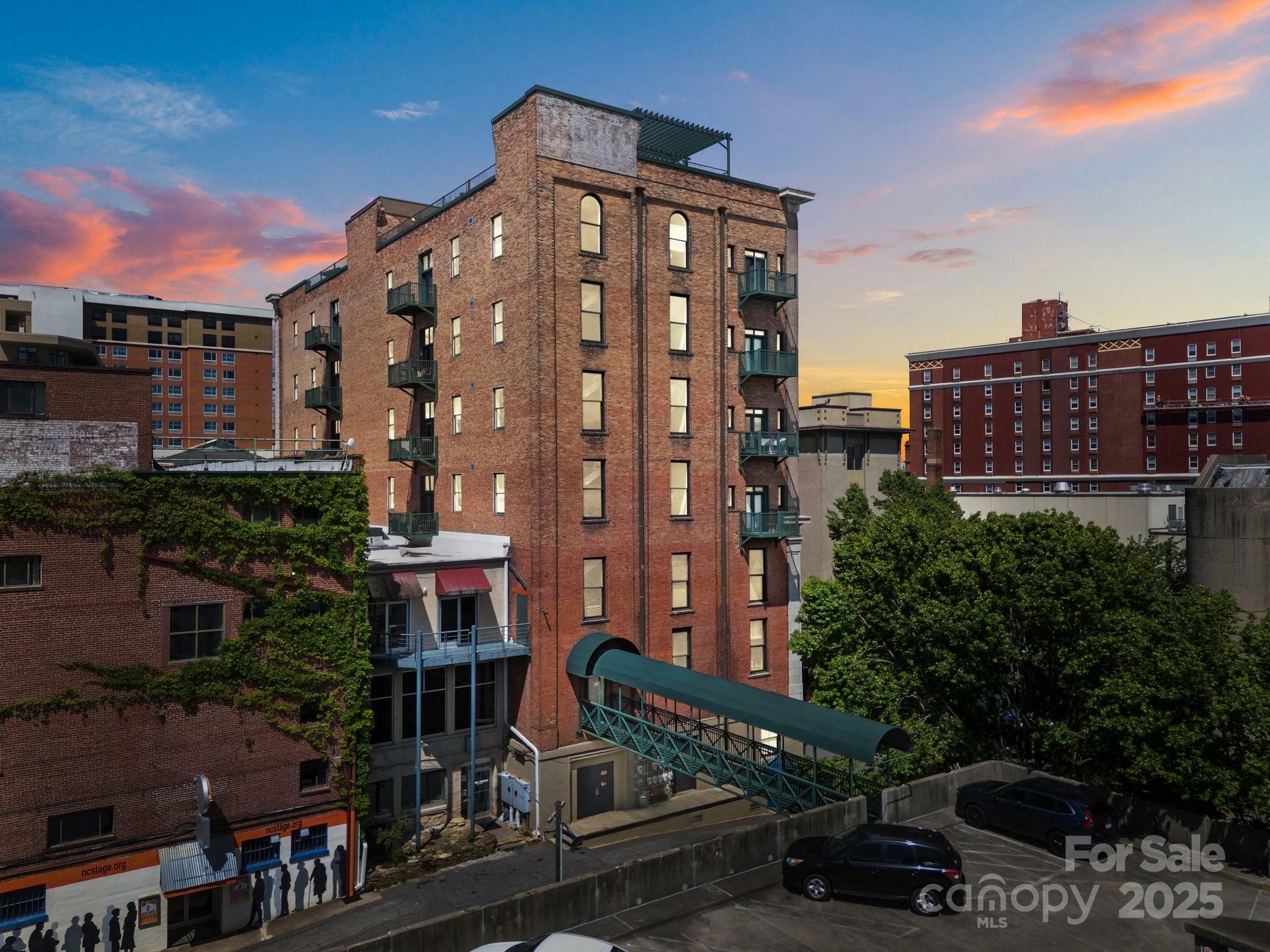 Property Photo: 84 W Walnut Street 405 NC 28801