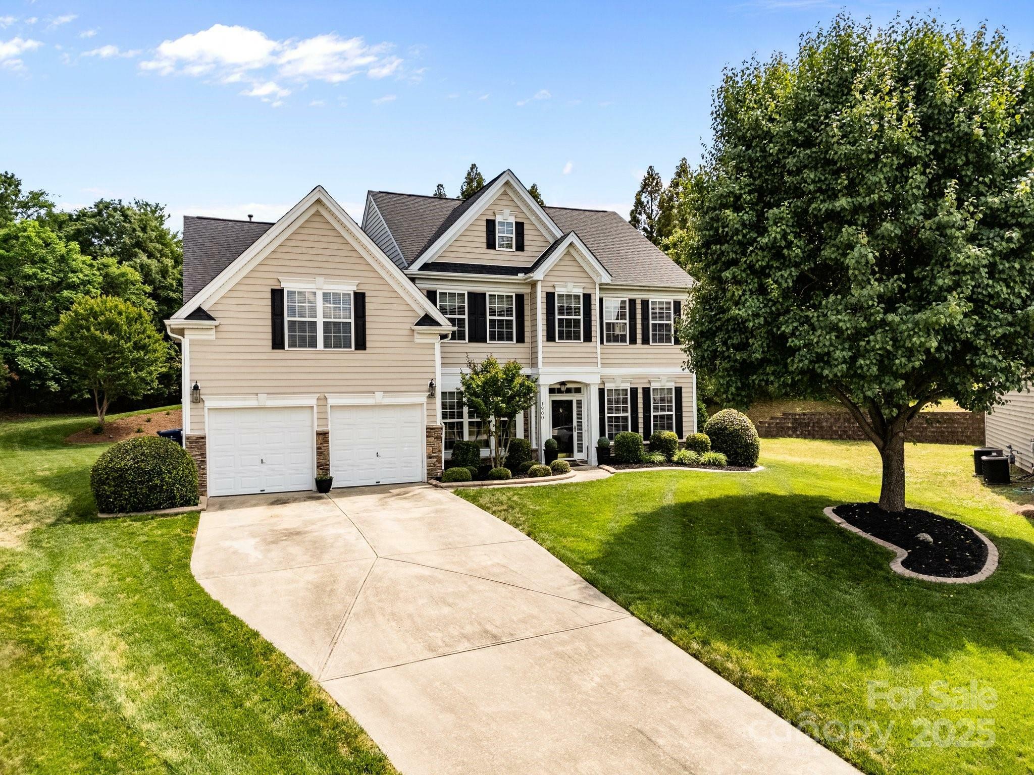 Property Photo: 1900 Birchbrook Court NC 28075