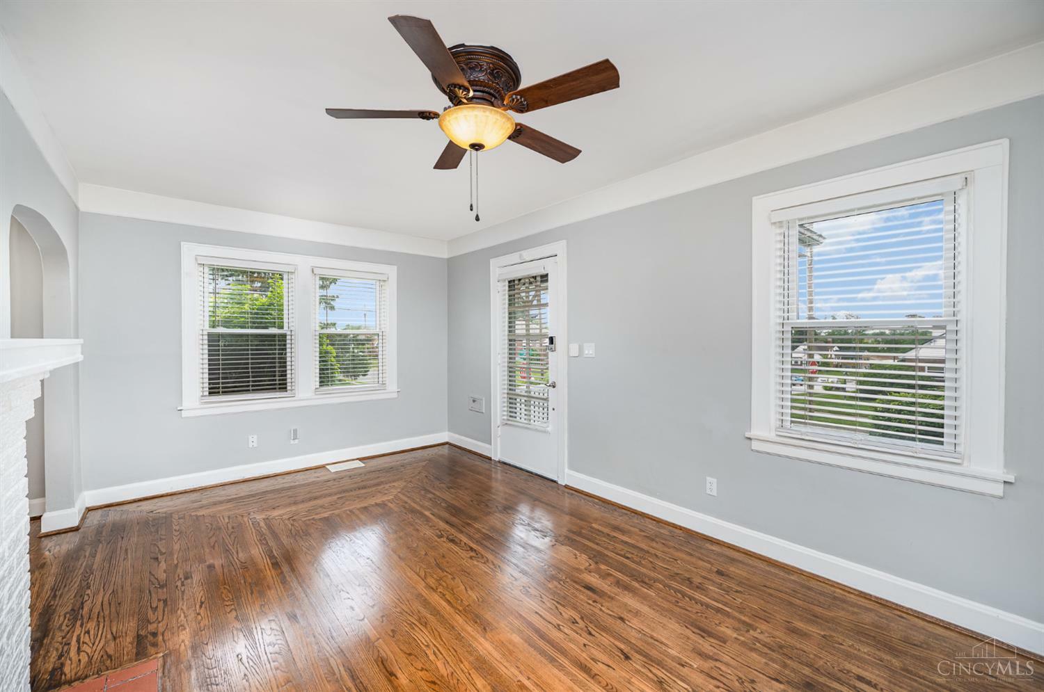 Property Photo: 2305 Glenside Avenue OH 45212