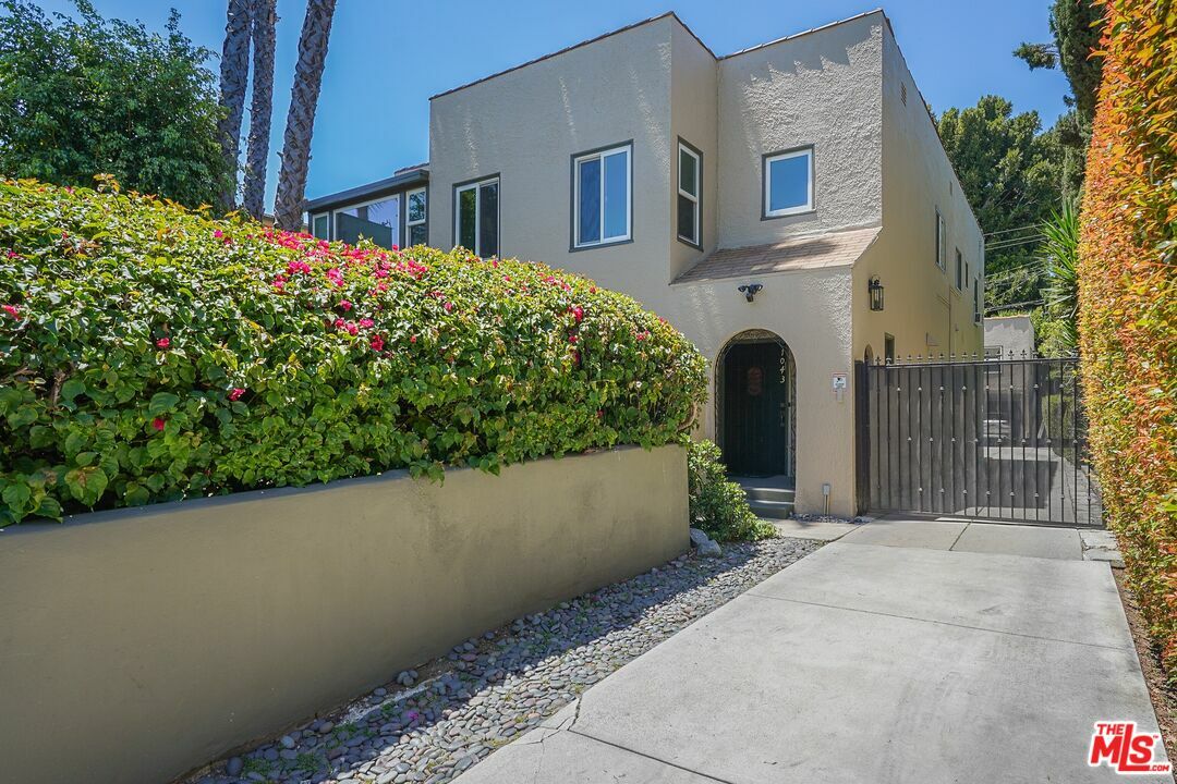Property Photo: 1043 1/2 N La Jolla Ave CA 90046