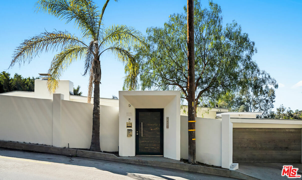 Property Photo: 7470 Woodrow Wilson Dr CA 90046