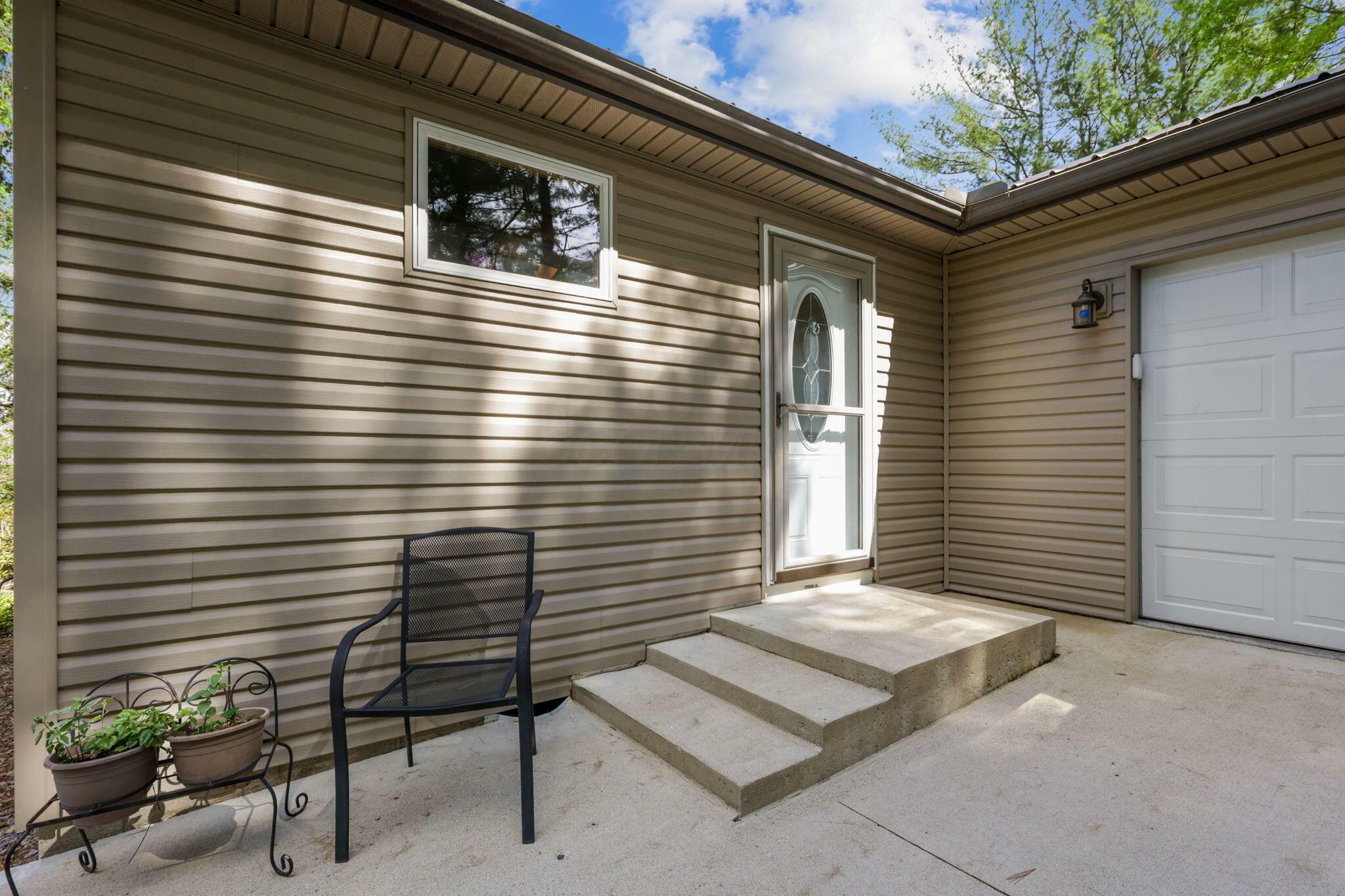 Property Photo: 18040 Johnson SE Road OH 43056