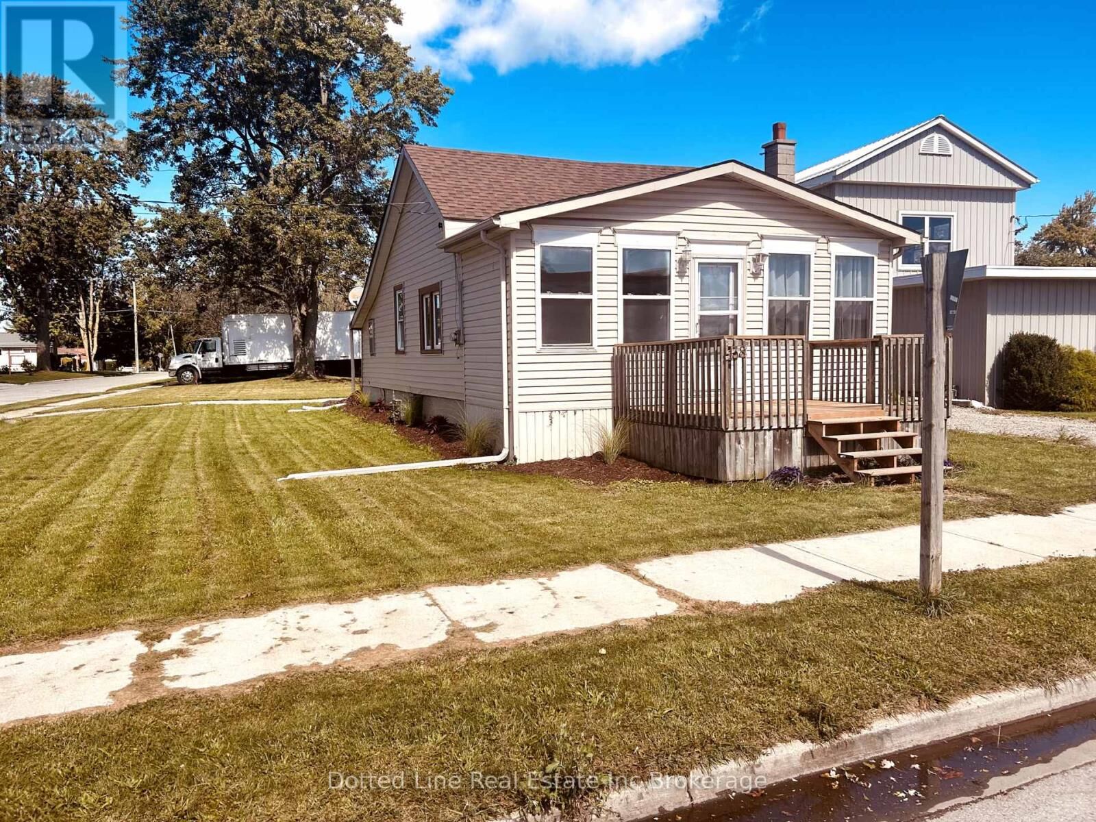 Property Photo:  156 Borden Avenue  ON N0L 1B0 