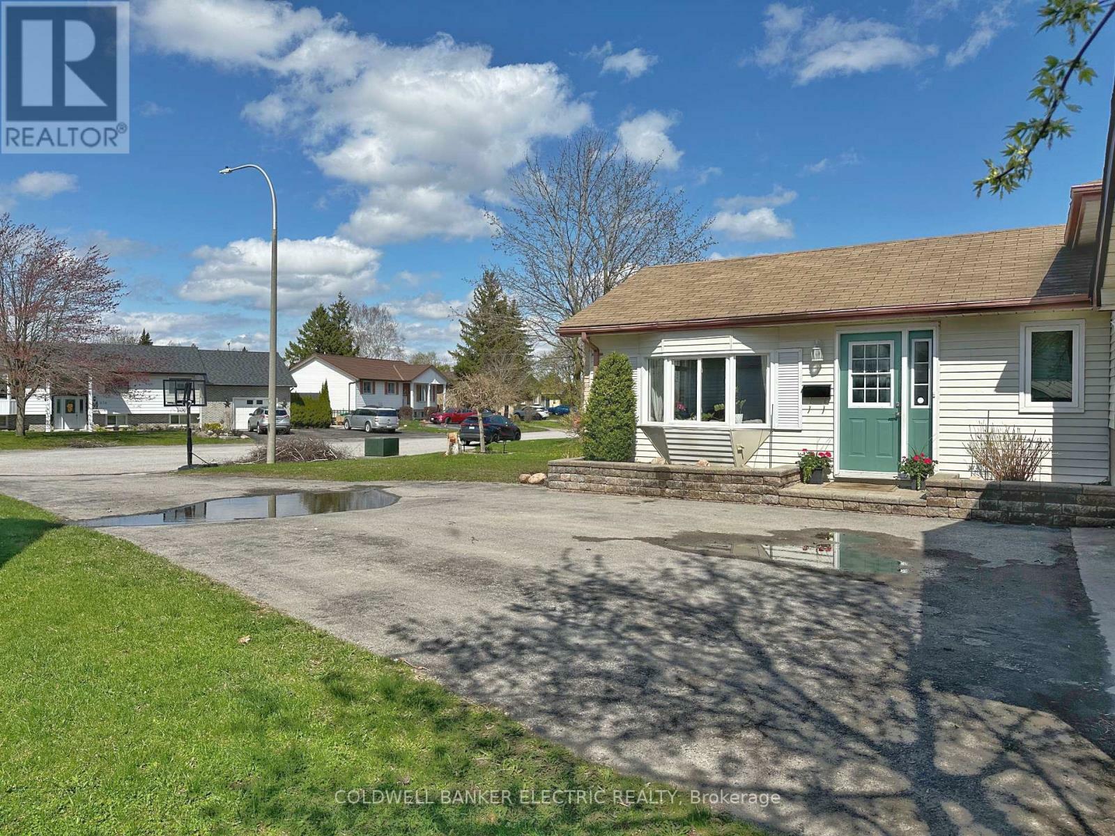 Photo de la propriété: 843 Orpington Road ON K9J 4A6