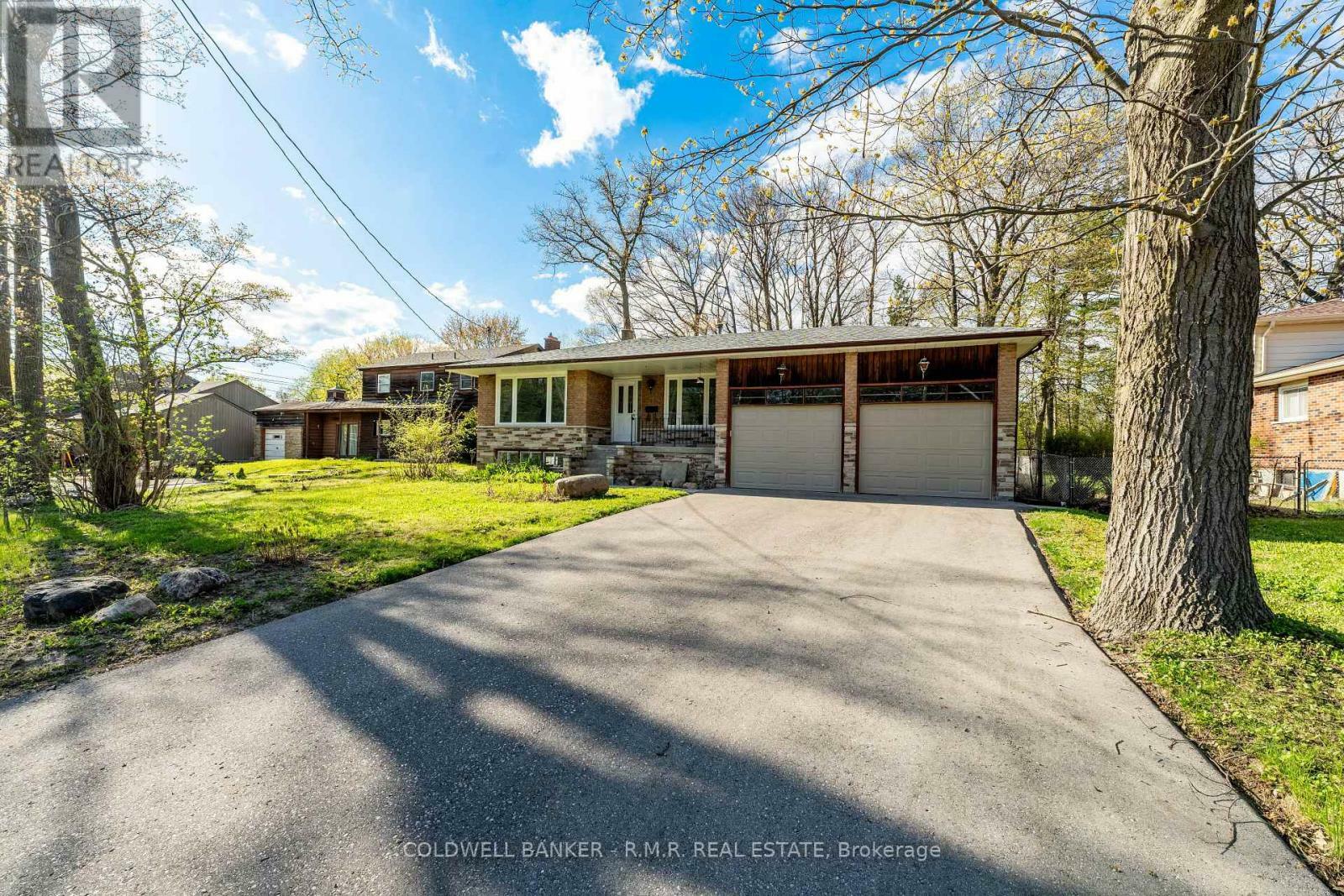 86 Twyn Rivers Drive  Pickering (Rougemount) ON L1V 1E2 photo