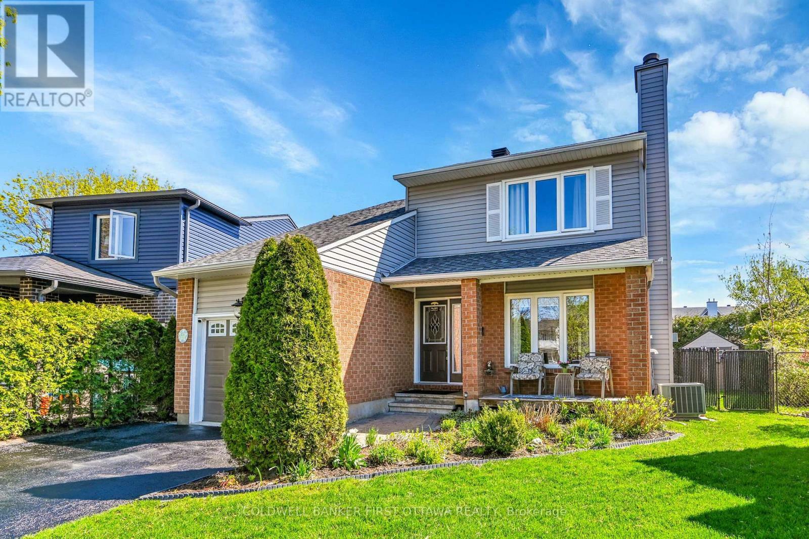 Photo de la propriété: 21 Tammela Court ON K1T 2E7