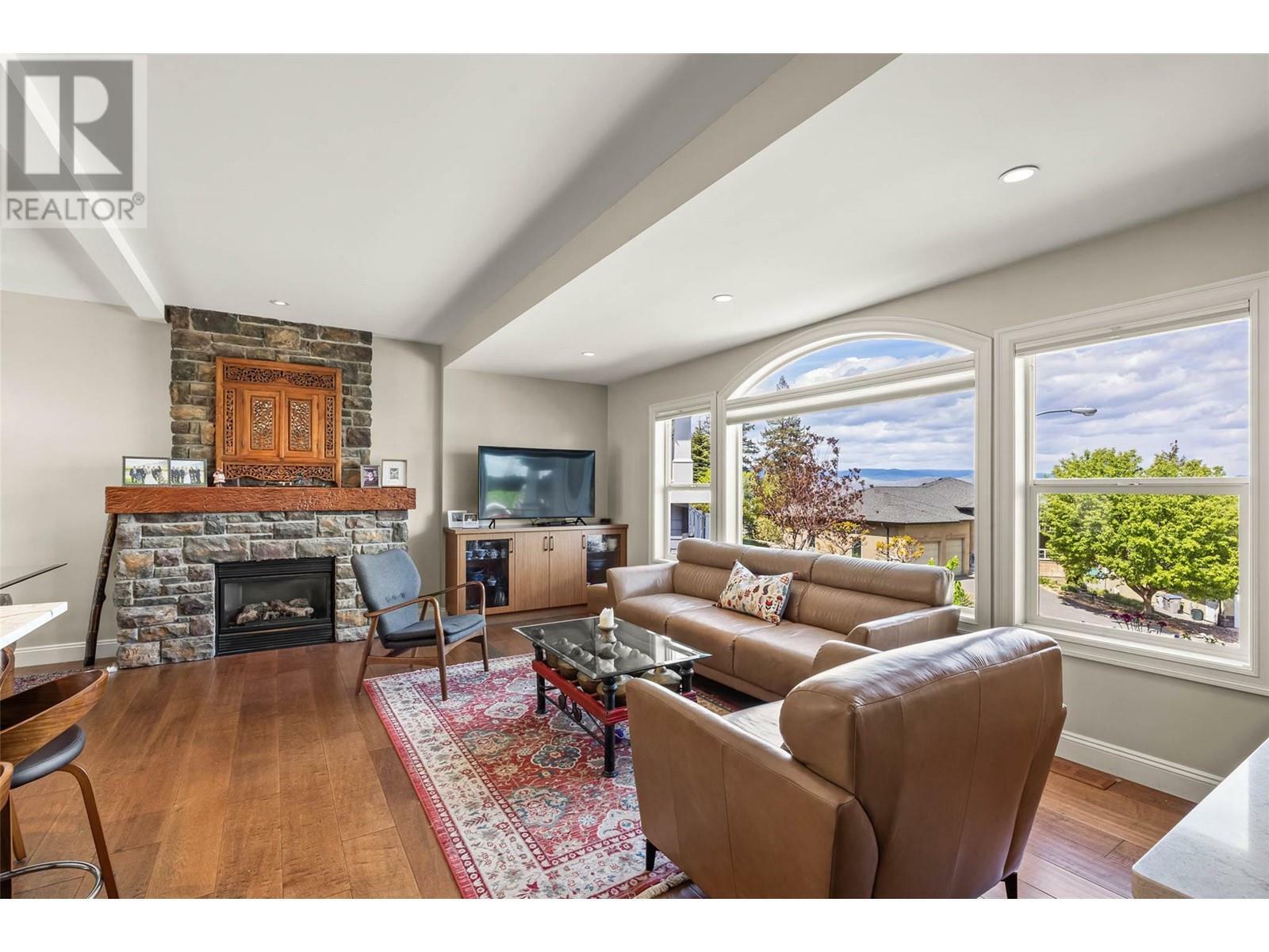 Property Photo: 432 Azure Place BC V2E 2R2