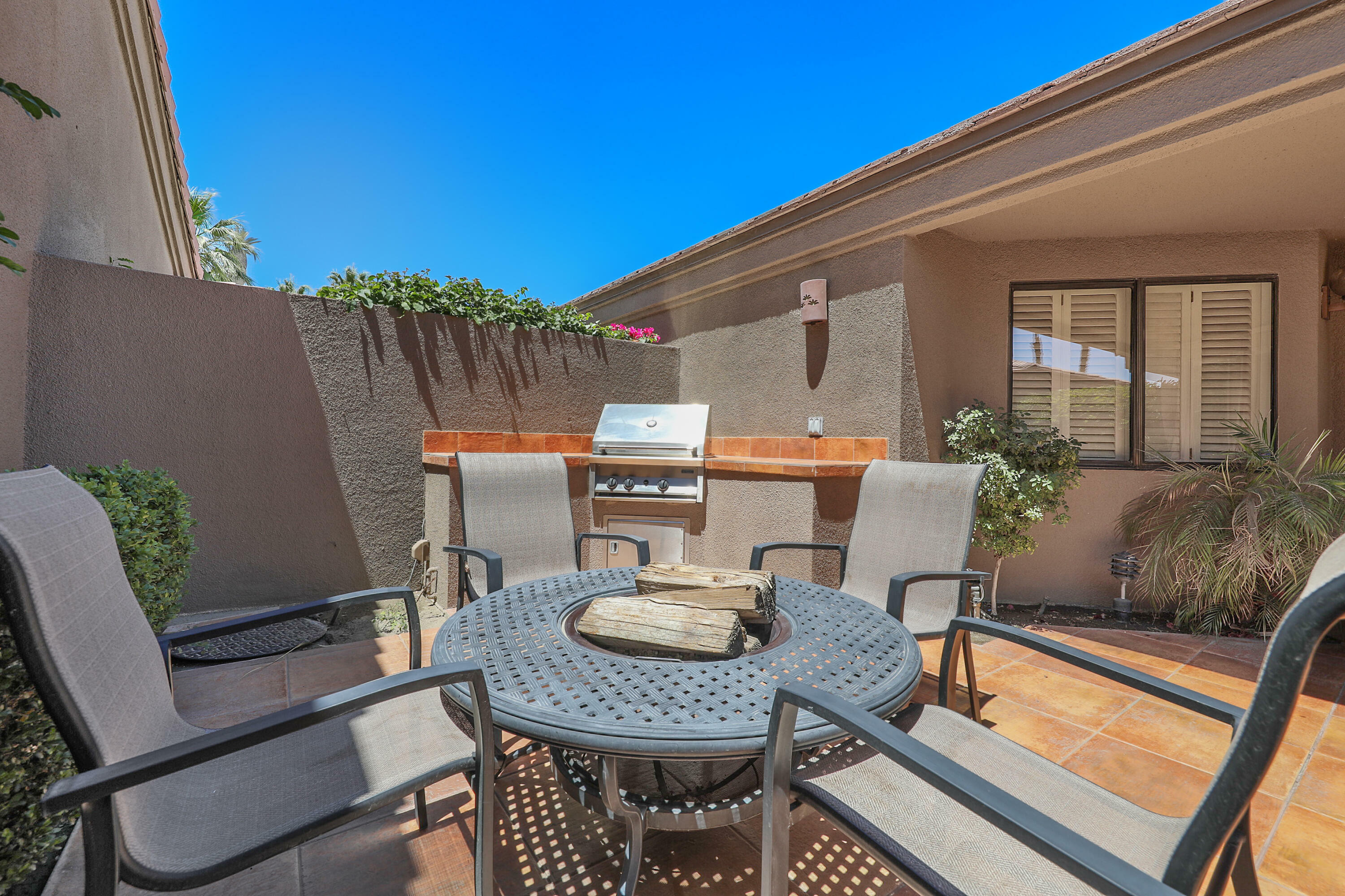 Property Photo: 76028 Honeysuckle Drive CA 92211