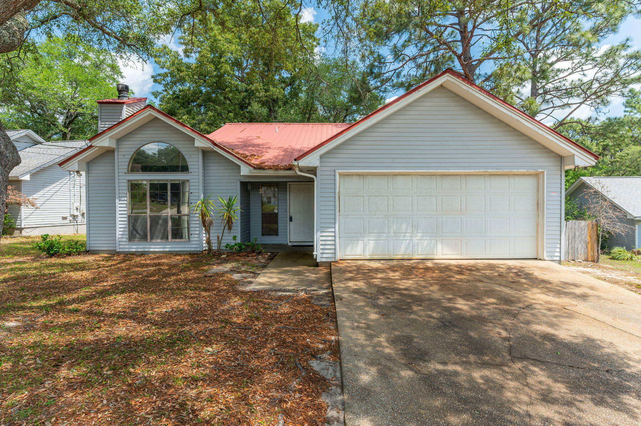 Property Photo: 109 E Pinoak Court FL 32539