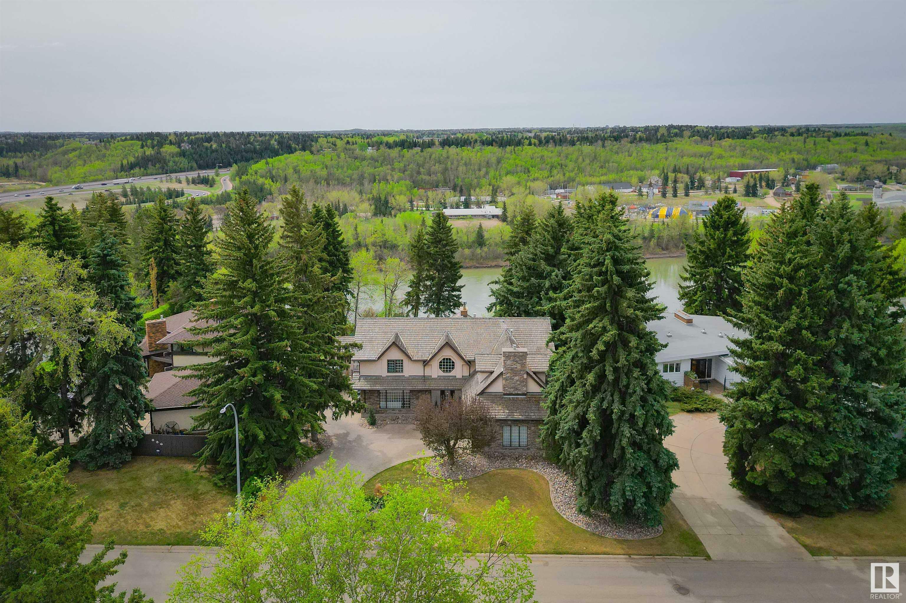 Photo de la propriété: 151 Quesnell Crescent NW AB T5R 5P1