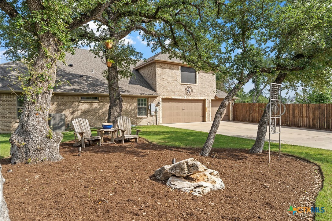 Property Photo: 6 Salta Court TX 76513