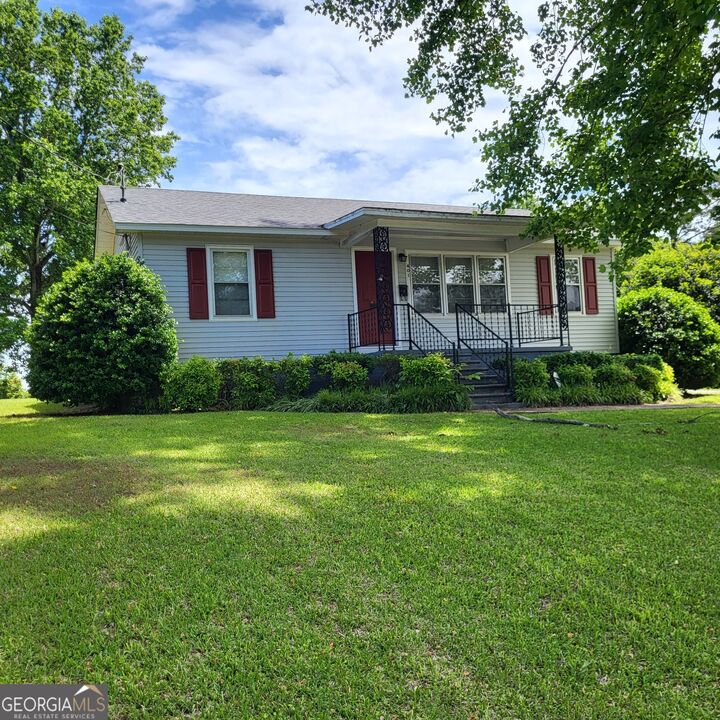 Property Photo:  401 Crestview Lane  AL 36854 