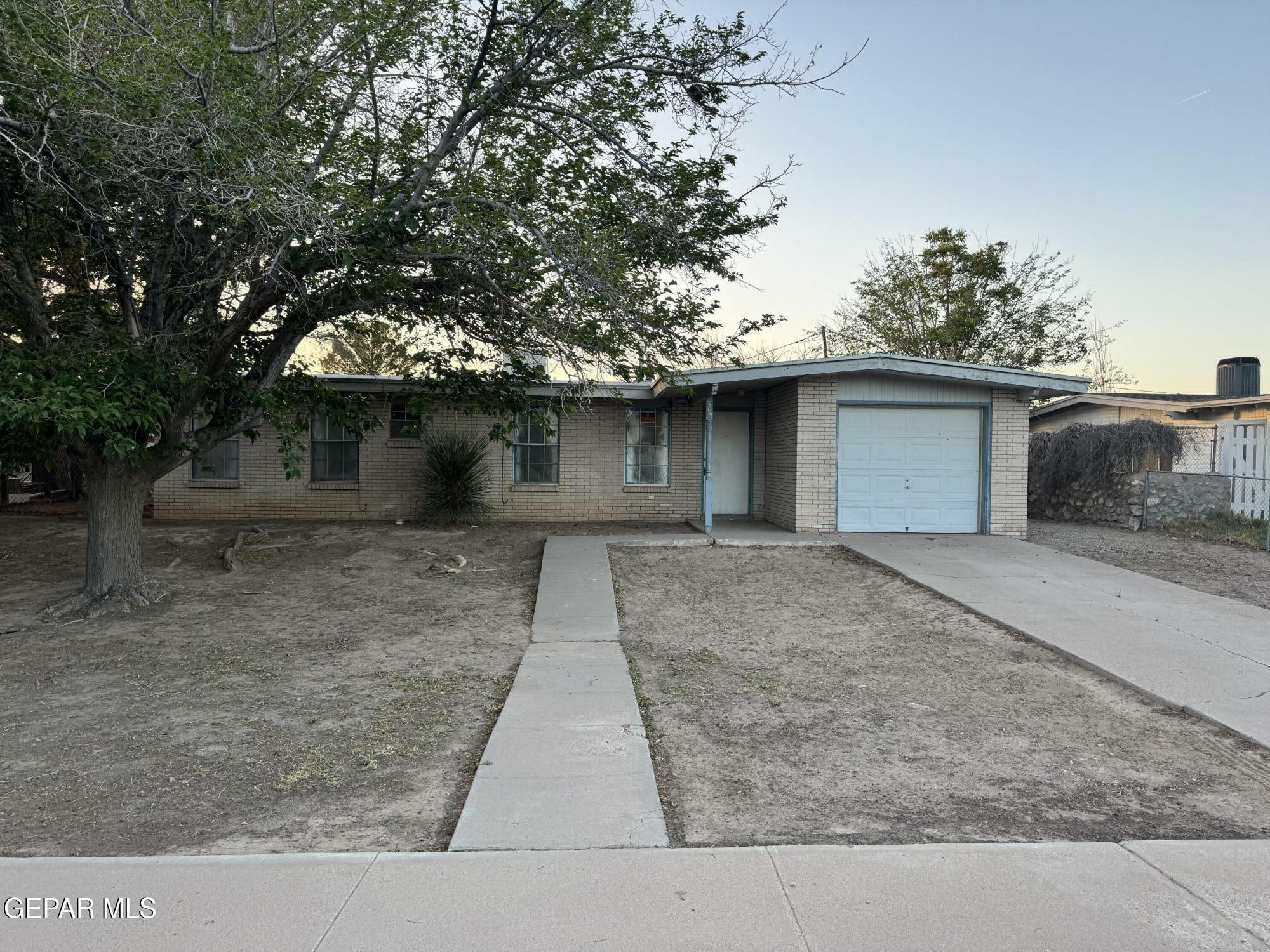 Property Photo: 305 Corvena Way TX 79922