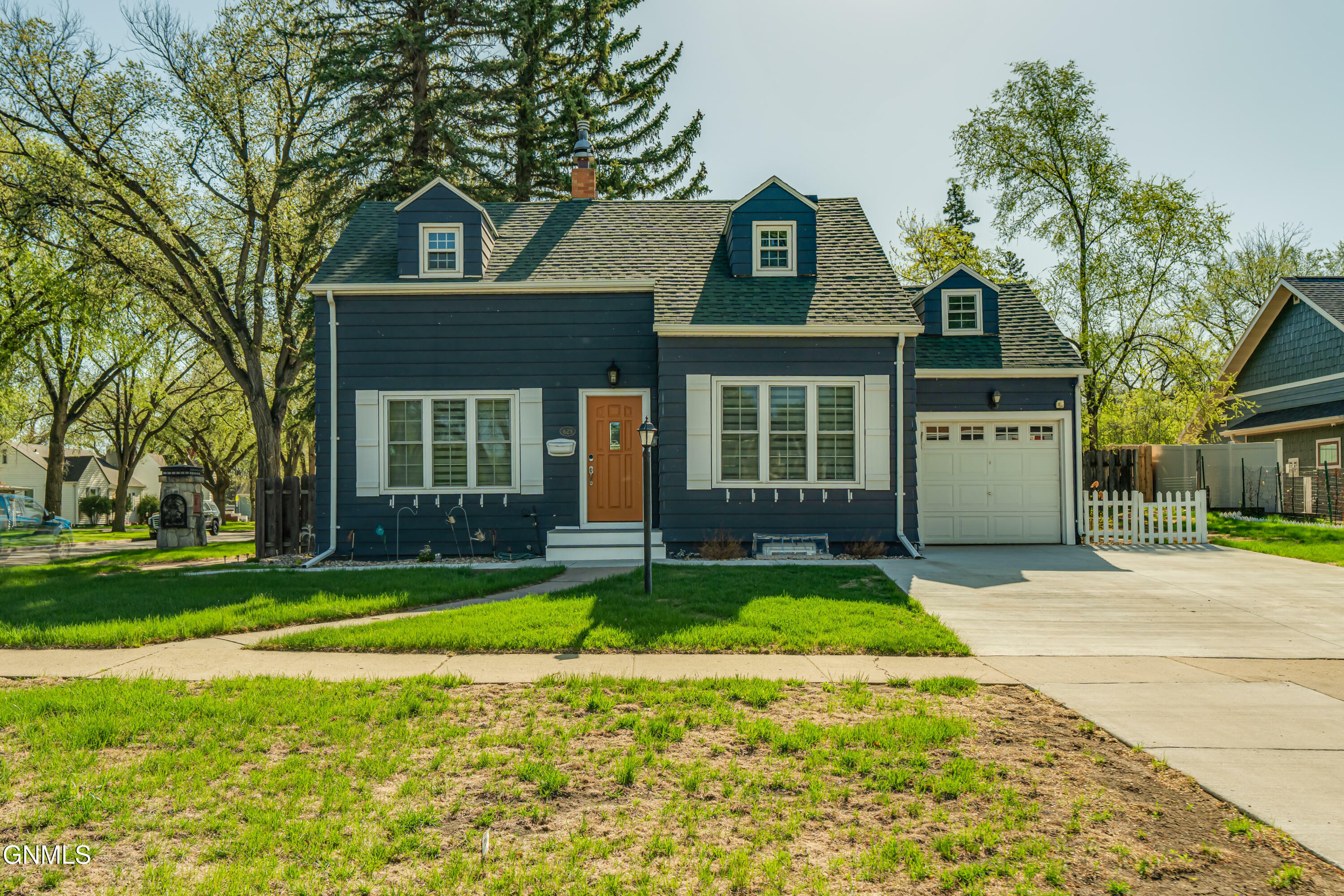 Property Photo: 623 Raymond Street ND 58501