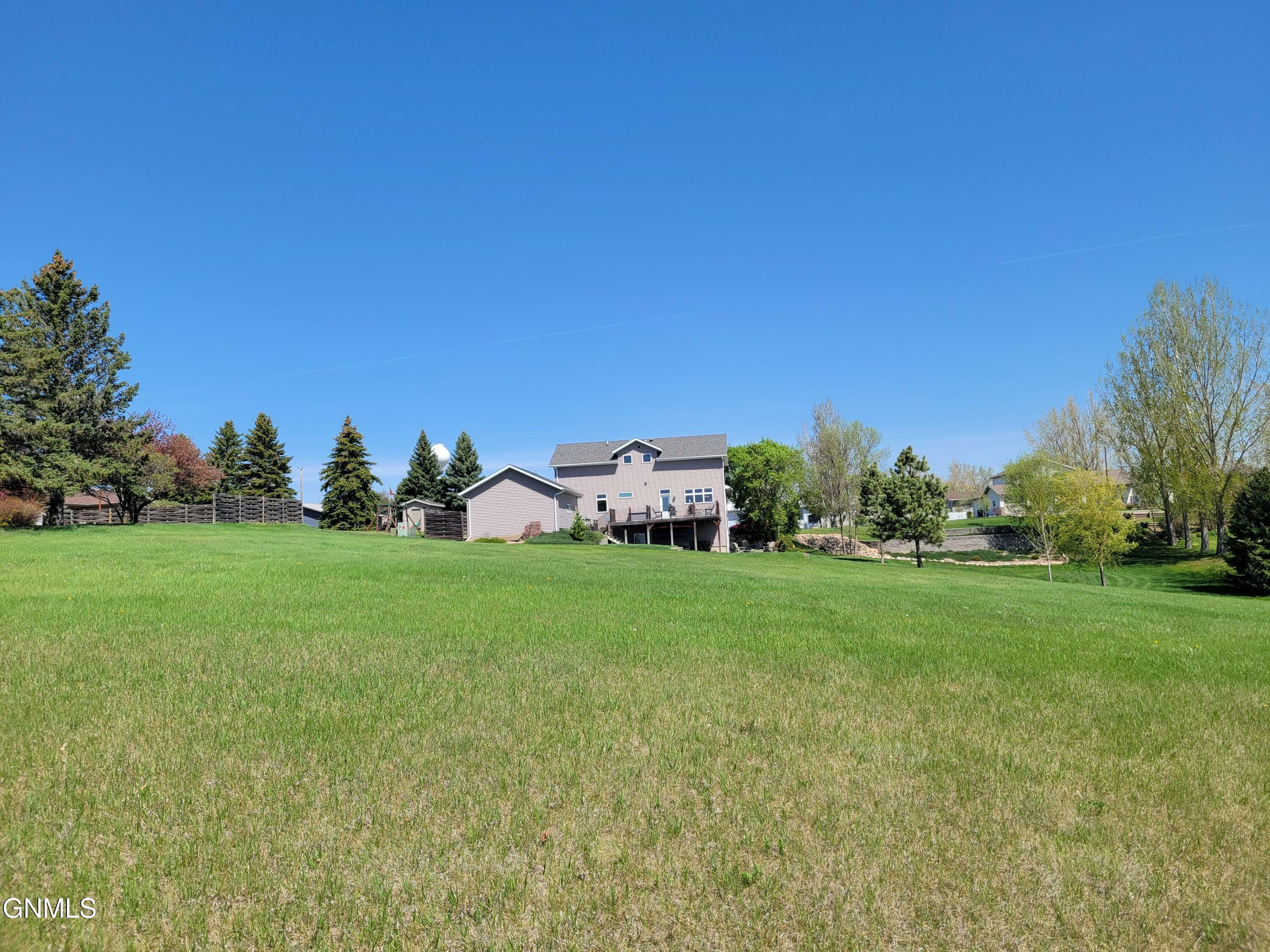 Property Photo: 1127 Chestnut Drive ND 58577