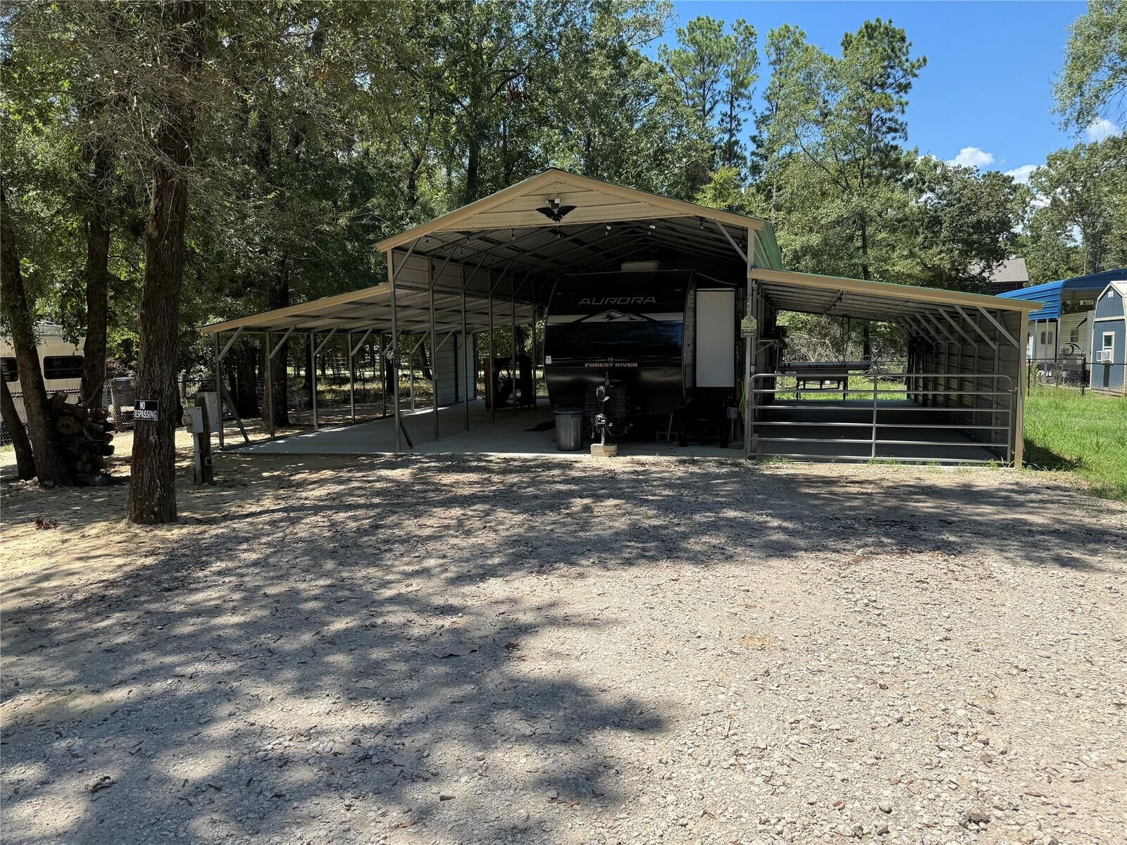 Property Photo:  179 Somerset  TX 77351 