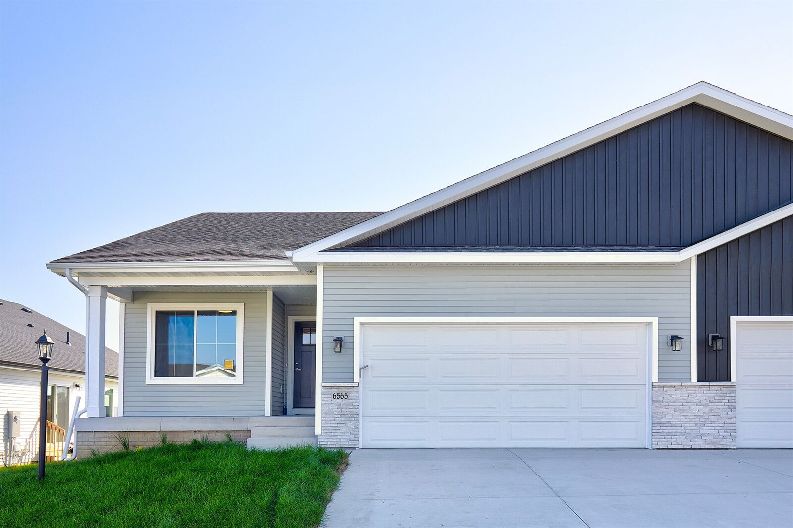 Property Photo:  6565 NE 11th Court  IA 50313 