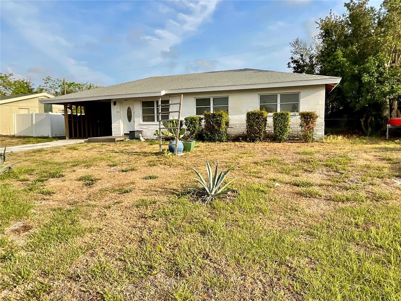 Property Photo:  1905 Yale Avenue  FL 34207