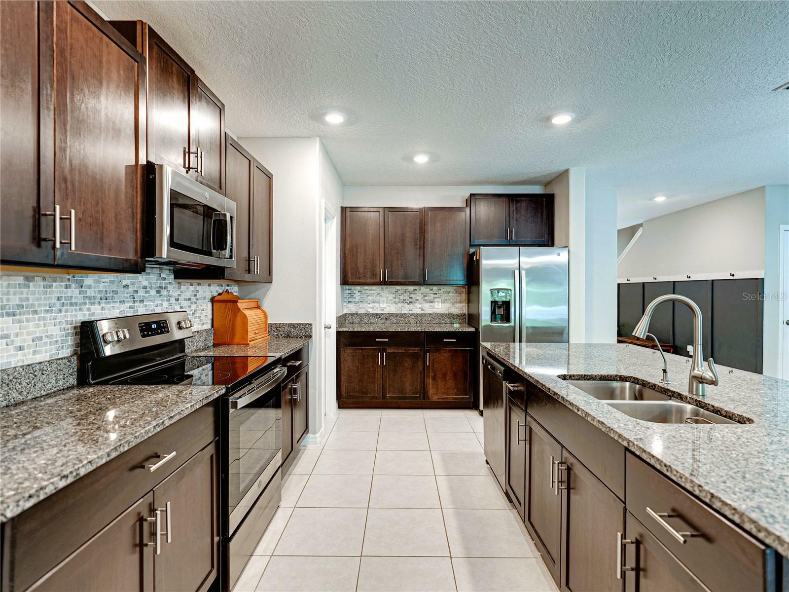 Property Photo: 413 Royal Empress Drive FL 33570