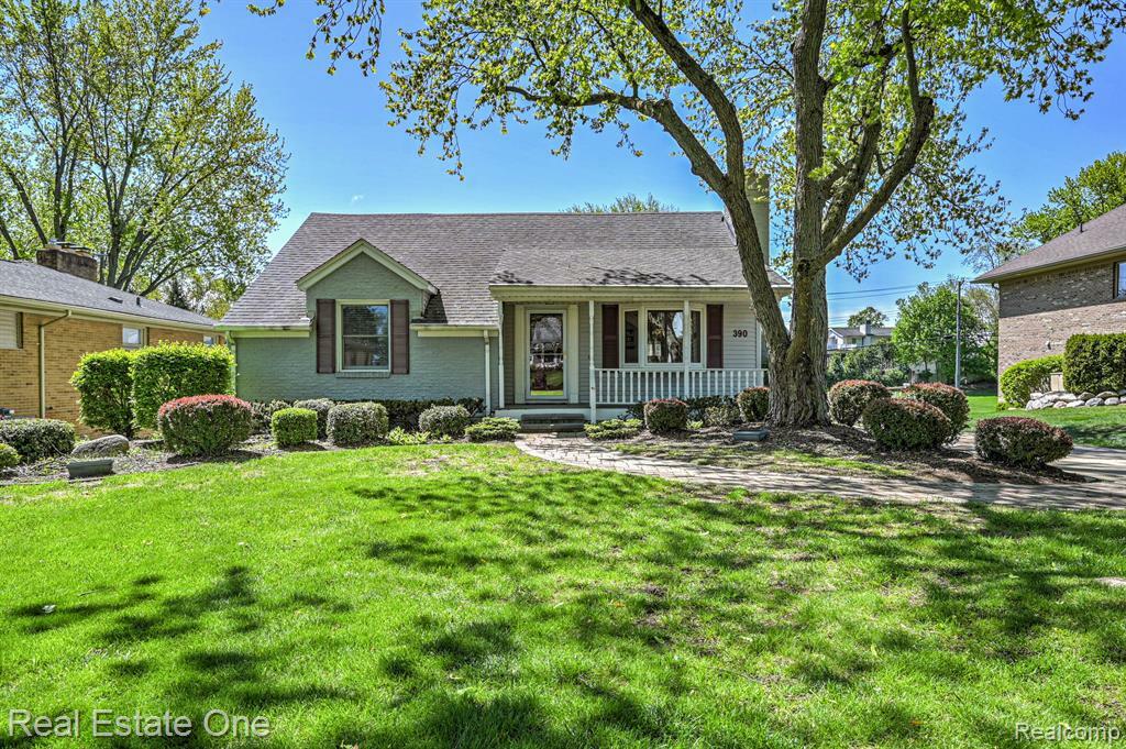 390 Red Oak Lane  Rochester Hills MI 48307 1550 photo