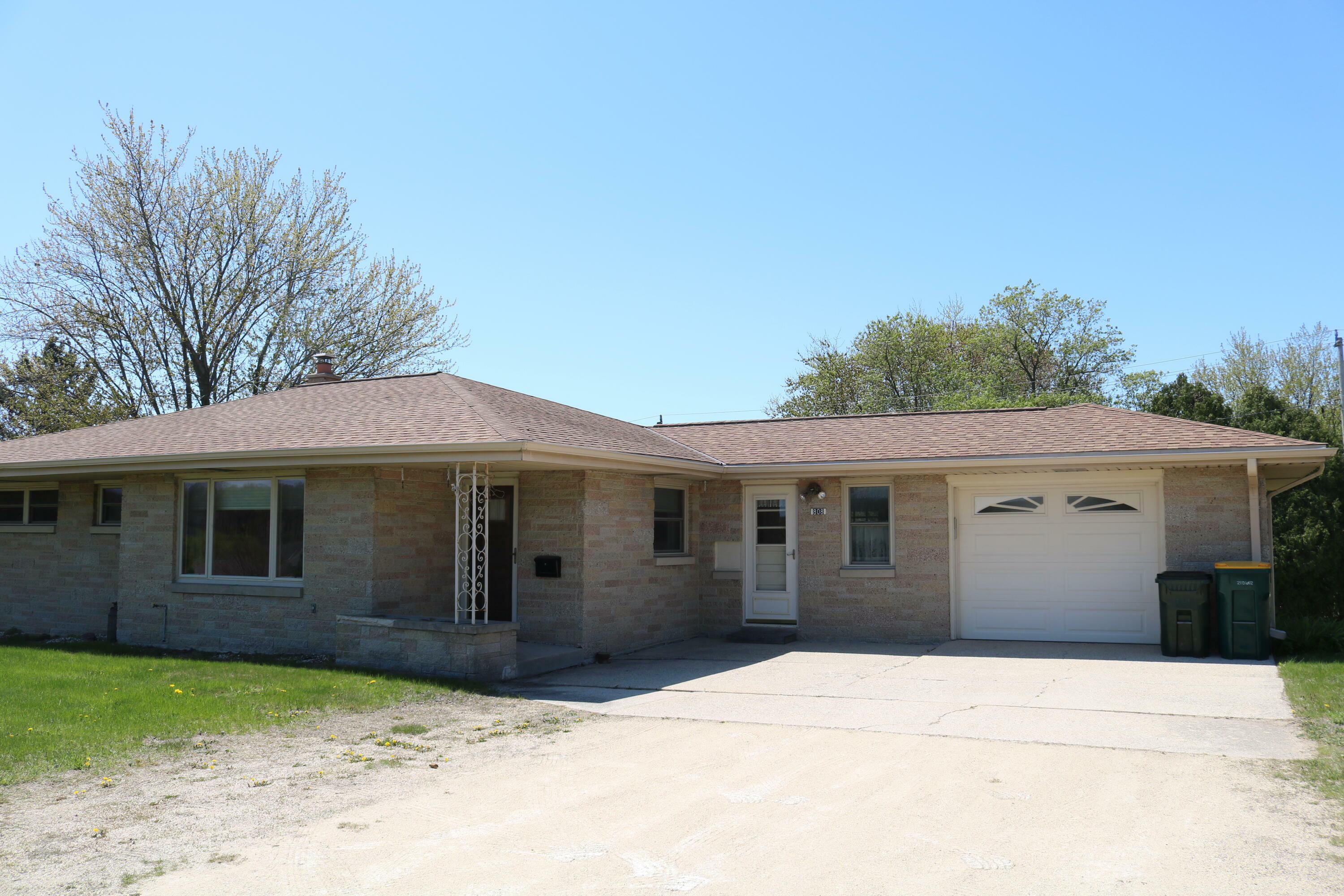 Property Photo: 808 S 18th Ave WI 53095