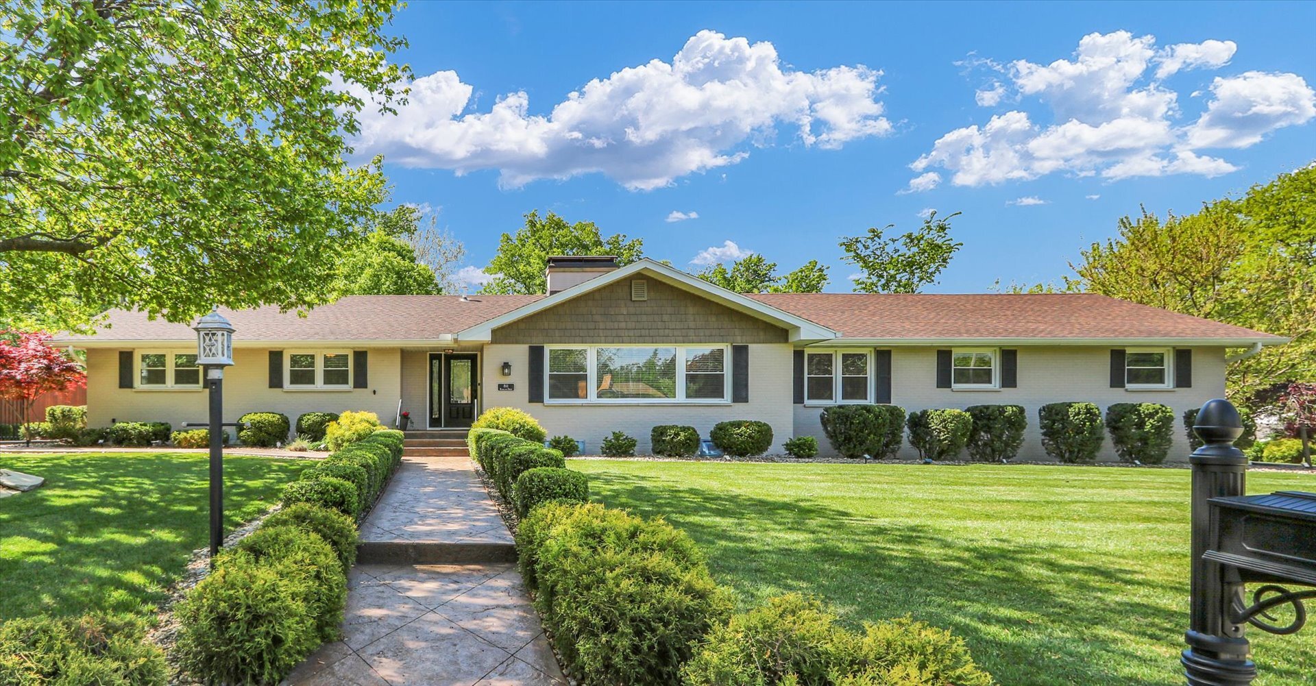 Property Photo: 811 Hamilton Drive IL 61820