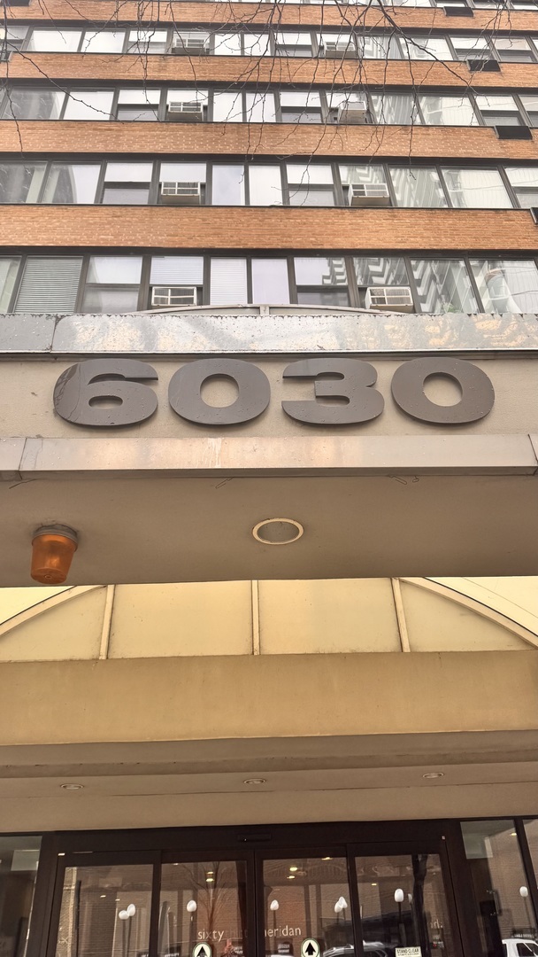 Property Photo: 6030 N Sheridan Road 1708 IL 60660