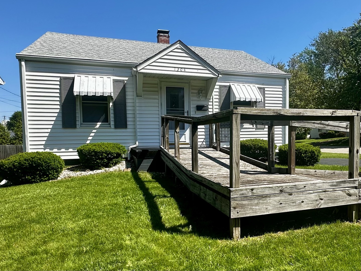 Property Photo: 1204 W Packard Street IL 62522
