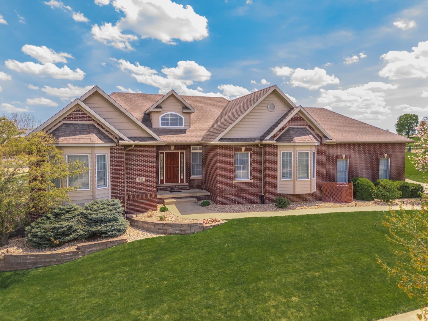 Property Photo:  2508 Piney Run  IL 61705 