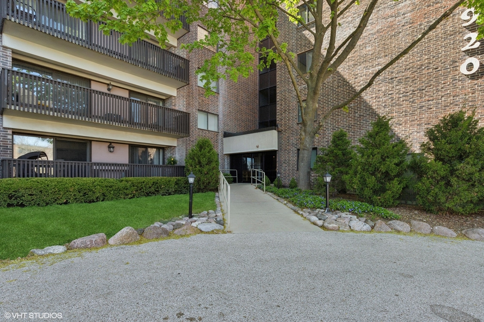 Property Photo: 920 Vose Drive 605 IL 60031
