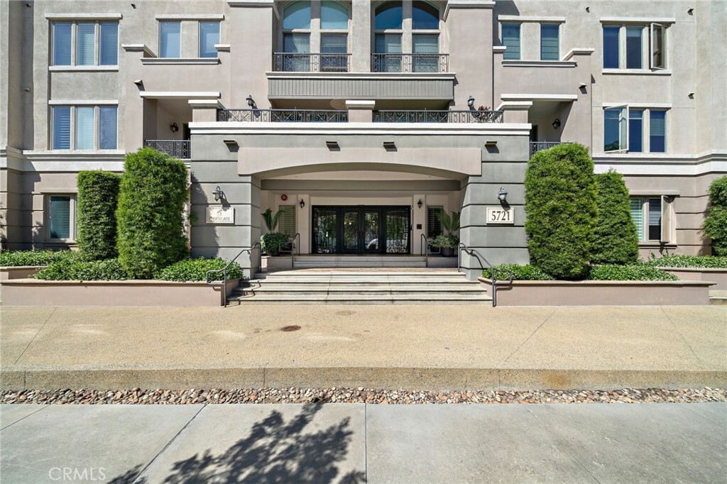 Property Photo:  5721 Crescent W 203  CA 90094 