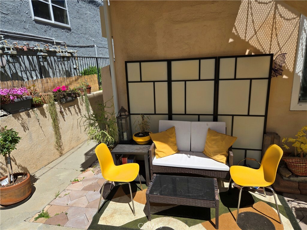Property Photo: 1125 N Clark Street B CA 90069