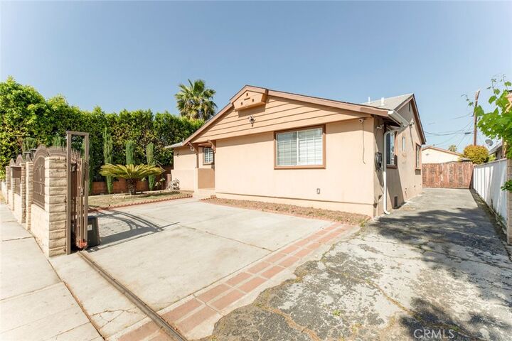 Property Photo:  7106 Teesdale Avenue  CA 91605 