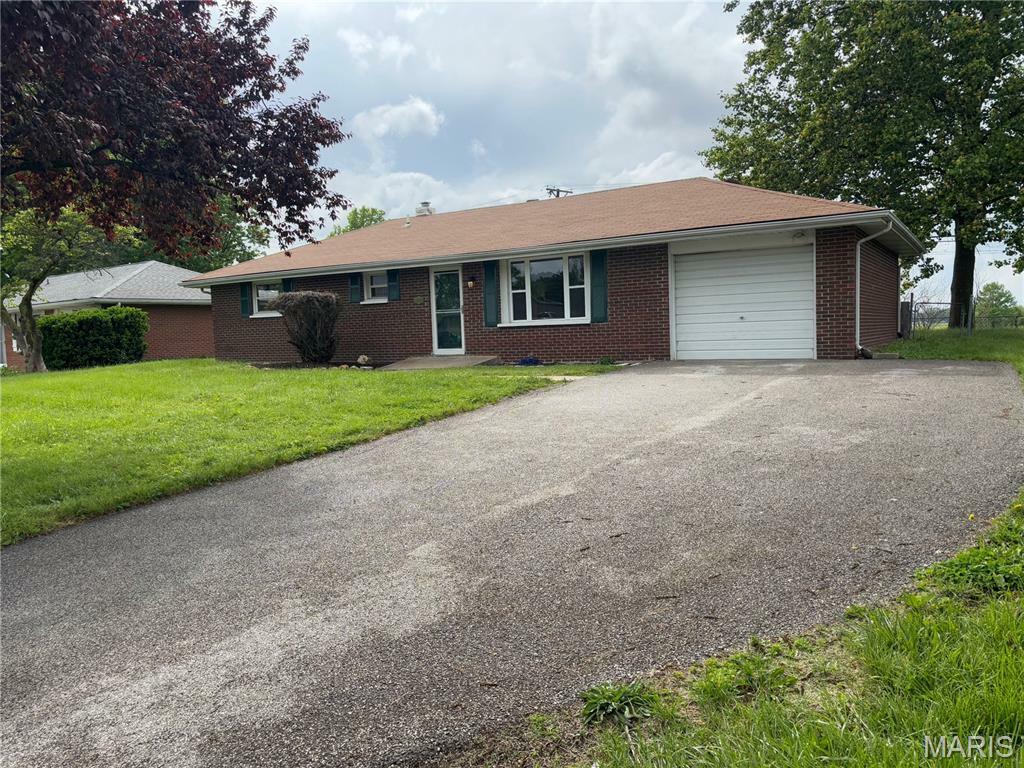 Property Photo: 7208 Montclair IL 62035