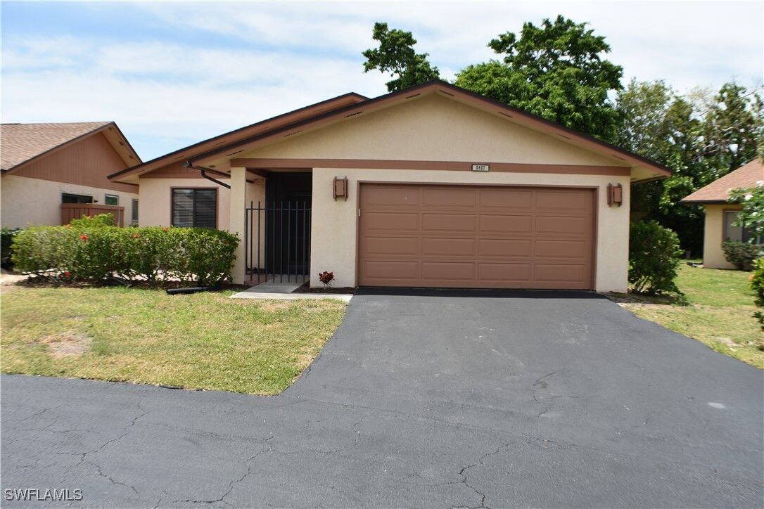 Property Photo:  6487 Royal Woods Drive  FL 33908 