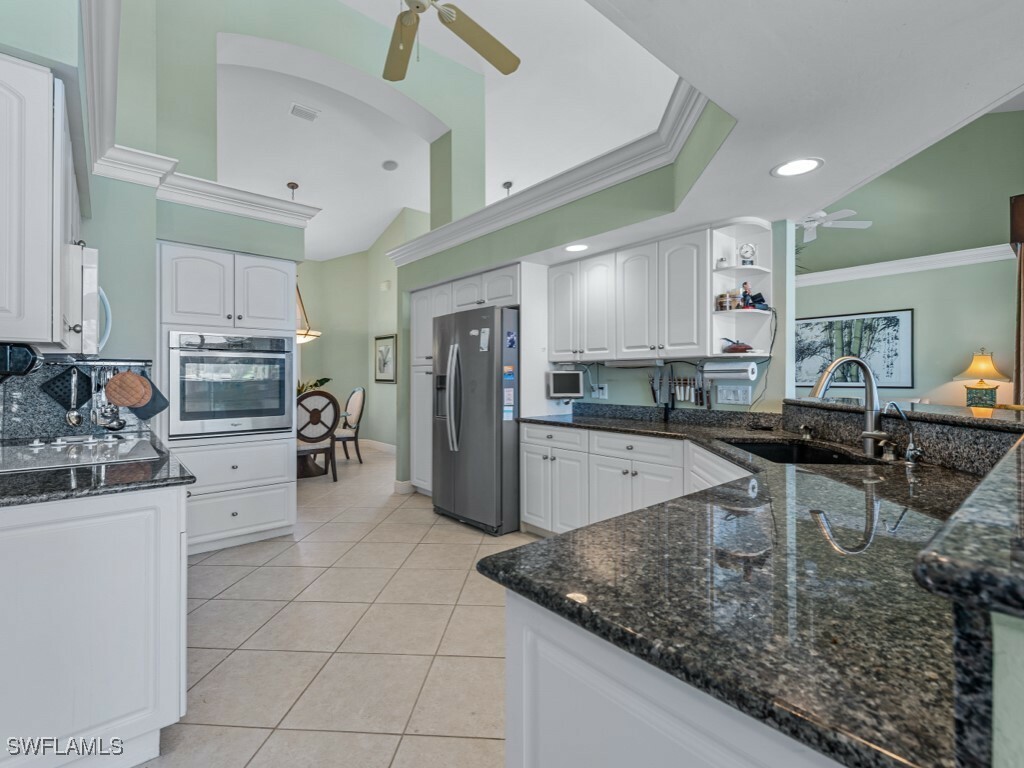 Property Photo: 1288 Balboa Court FL 34145