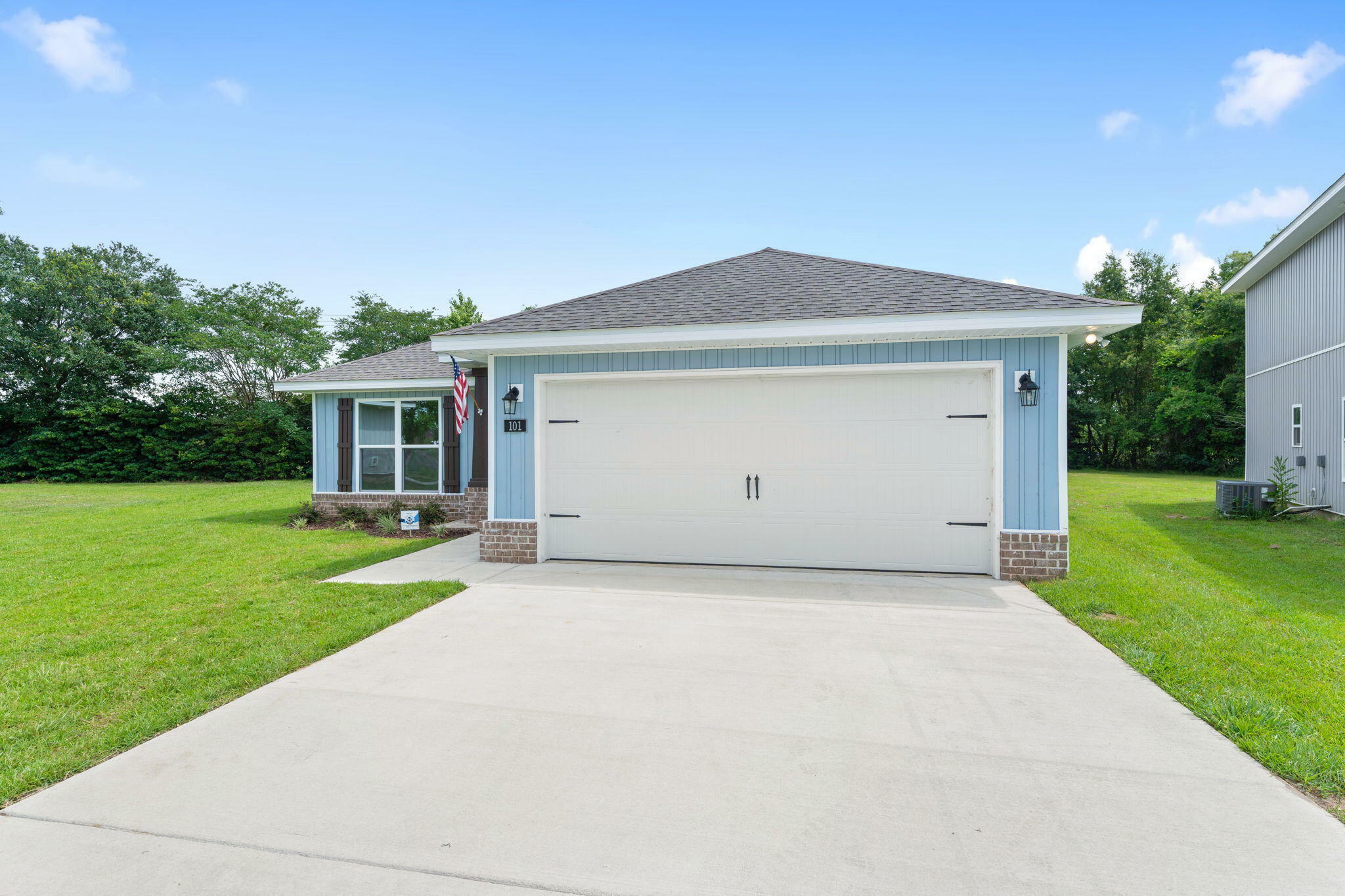 Property Photo: 5015 Rainwater Road FL 32583
