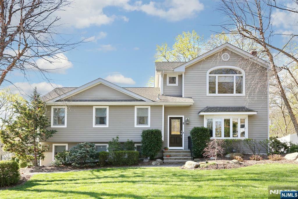 7 Conklin Avenue  Hillsdale NJ 07642 photo