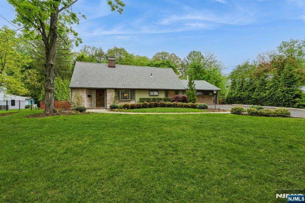 Property Photo: 913 Roslyn Road NJ 07450