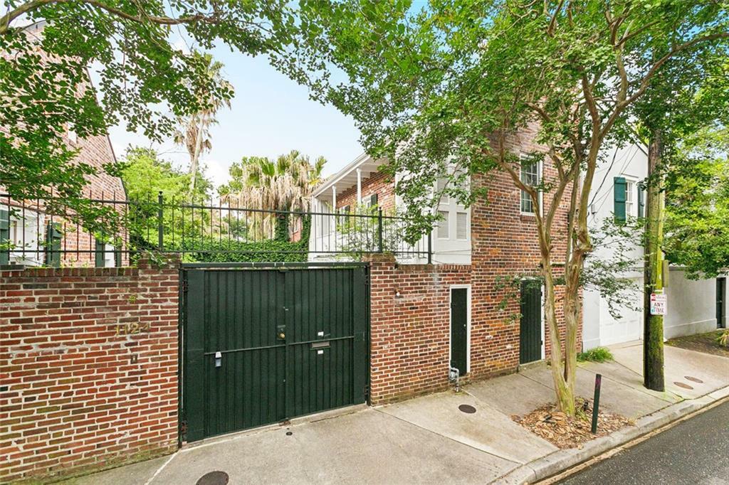Property Photo: 1124 Barracks Street LA 70116