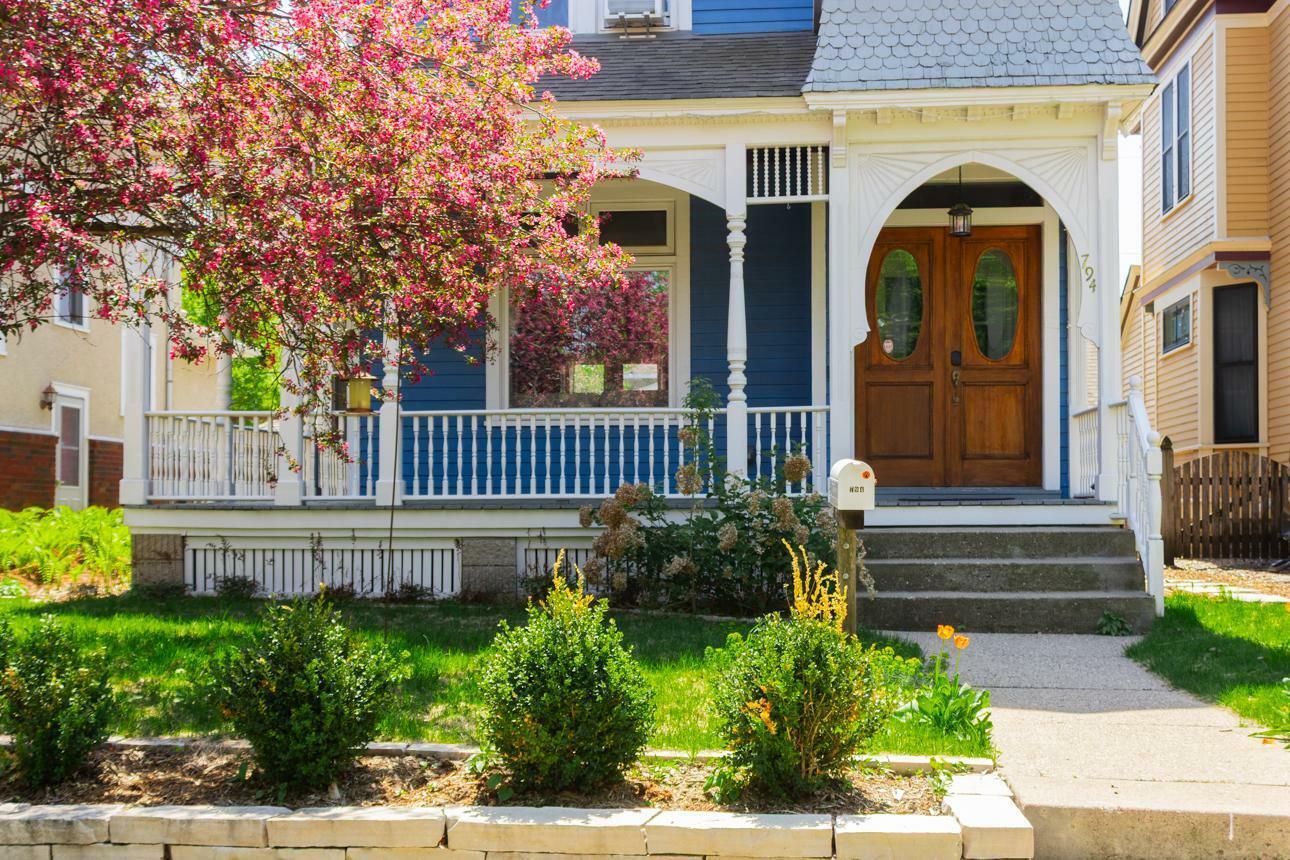 Property Photo: 794 Laurel Avenue MN 55104