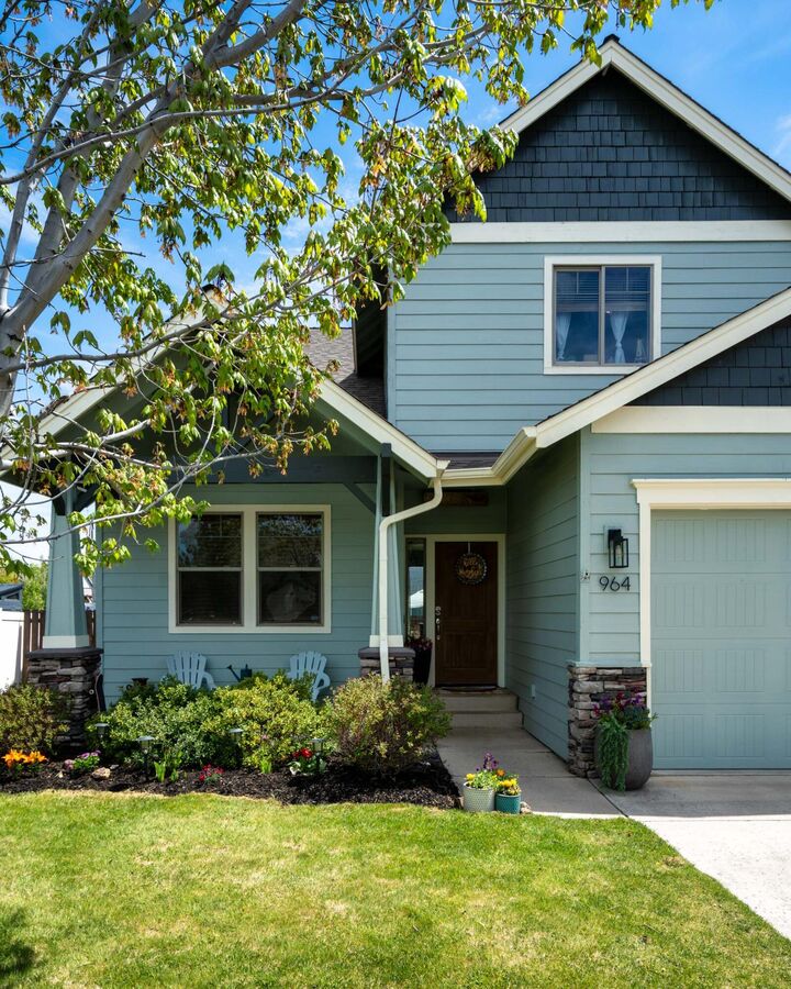 Property Photo:  964 SW 25th Lane  OR 97756 
