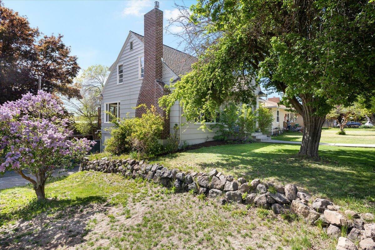 Property Photo: 1600 N Eldorado Avenue OR 97601