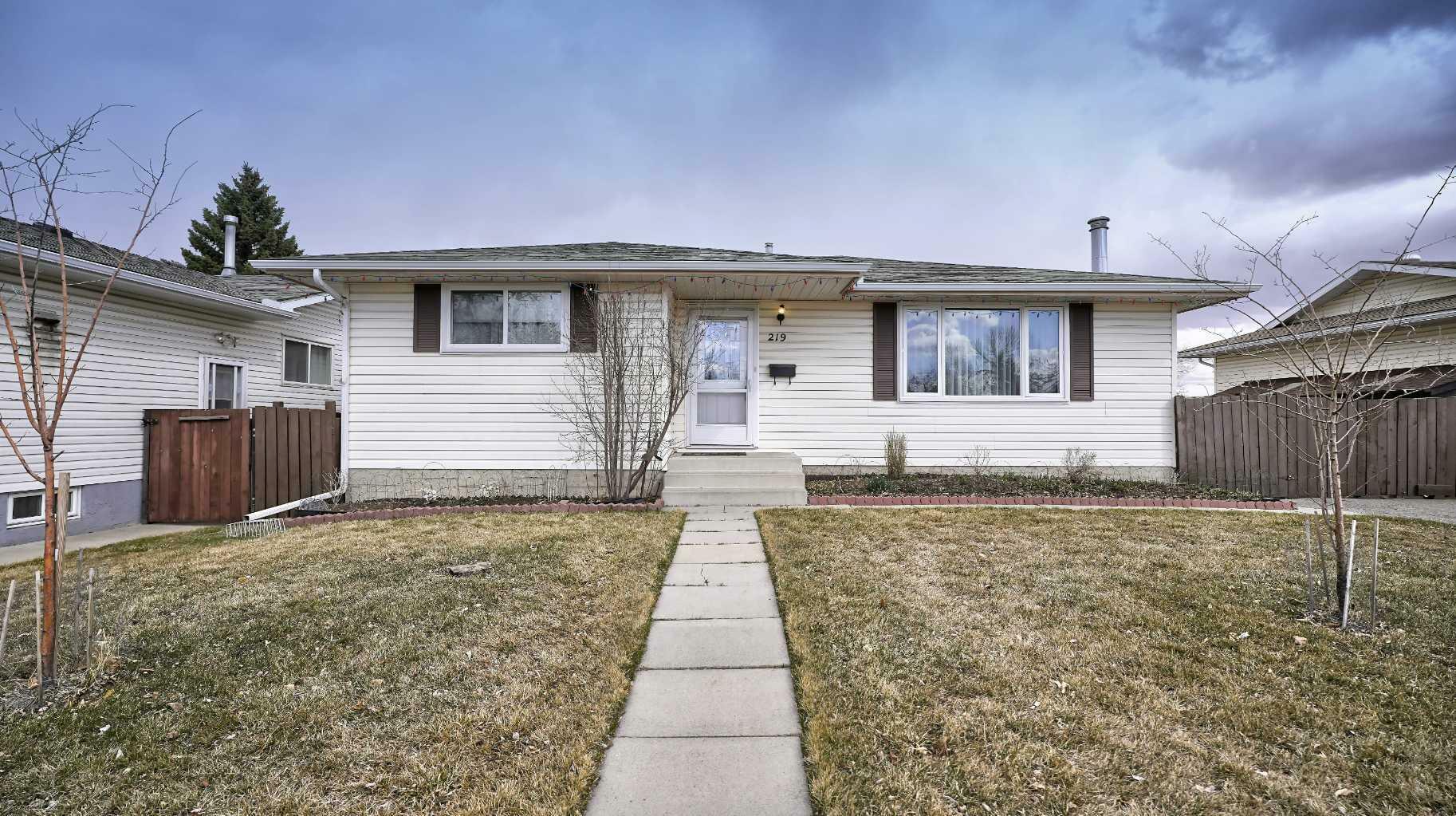 Photo de la propriété: 219 Rundleview Drive NE AB T1Y 1H7