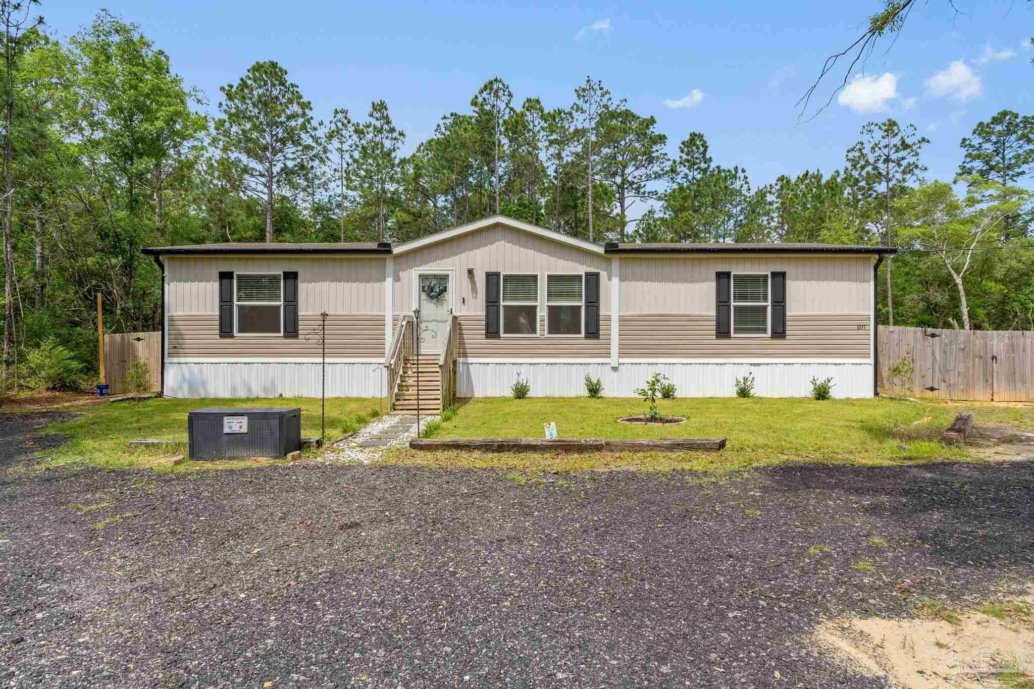 Property Photo: 5311 Bodega Dr FL 32583