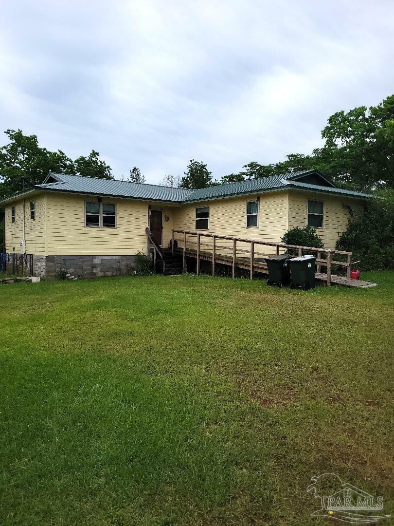 Property Photo: 3920 Hwy 97 FL 32577