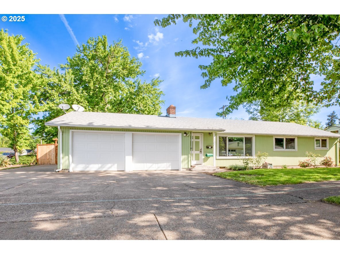 1197 W 18th Pl  Eugene OR 97402 photo