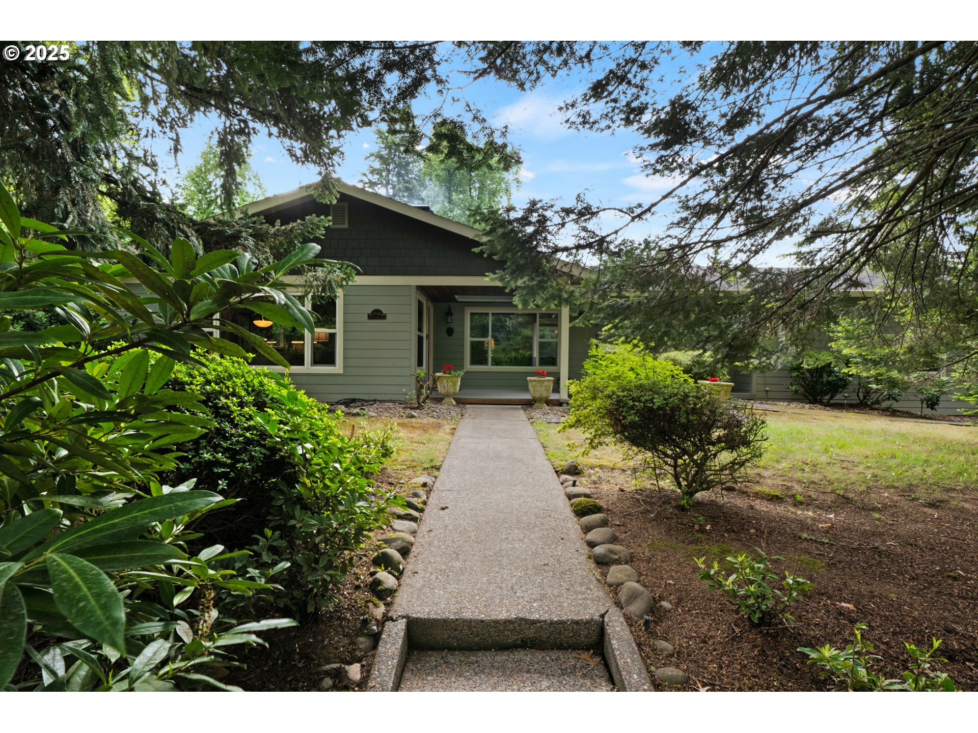 Property Photo: 3144 Diane Dr OR 97035