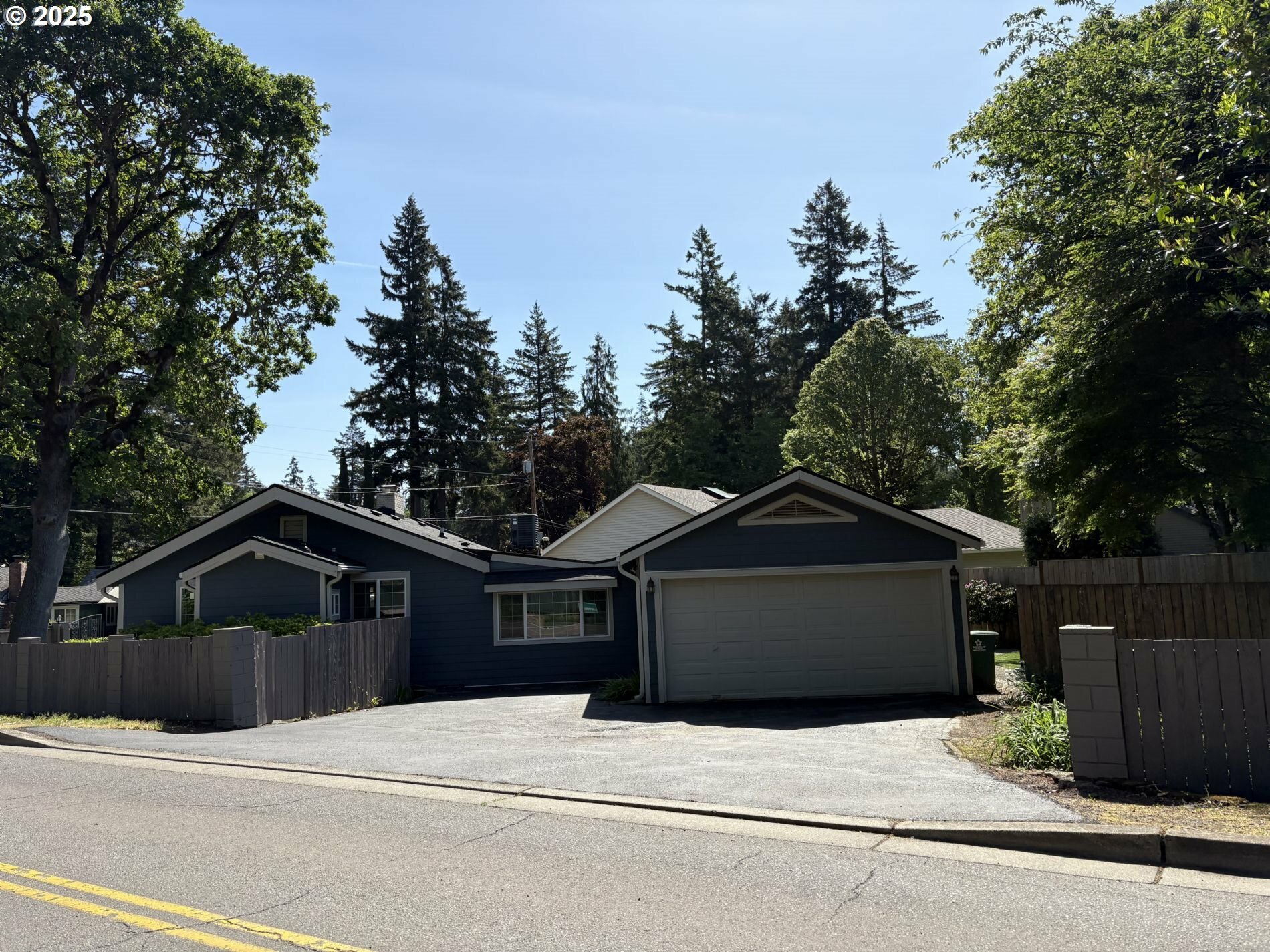 Property Photo: 4884 Lamont Way OR 97035